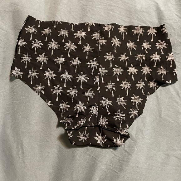 Calvin Klein Panties (3) - Picture 7 of 8